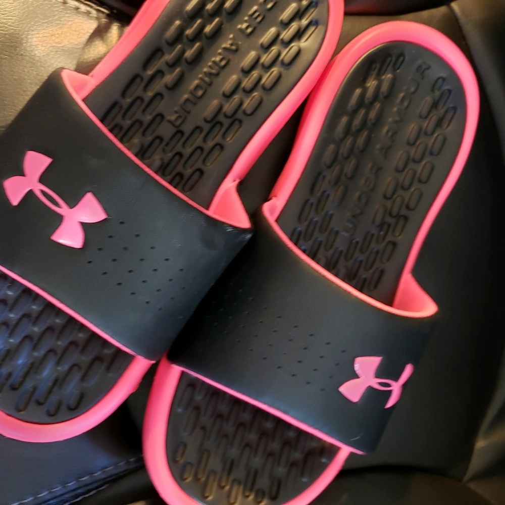 UNDER ARMOR SLIDES / SANDALS / NWOT